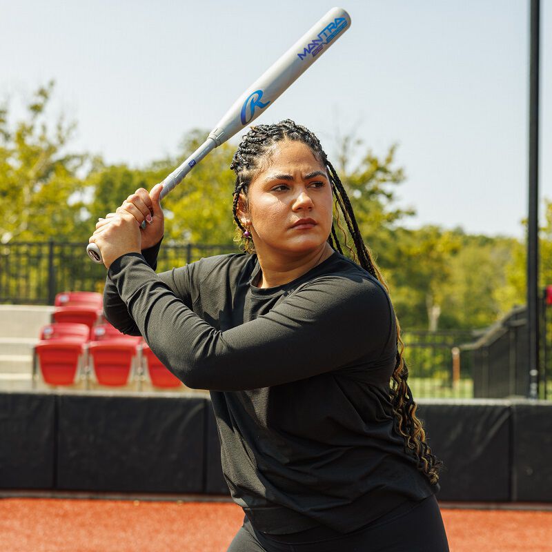 Picture of Jocelyn Alo in her batting stance with a Rawlings Mantra Reverse fastpitch softball bat loading=