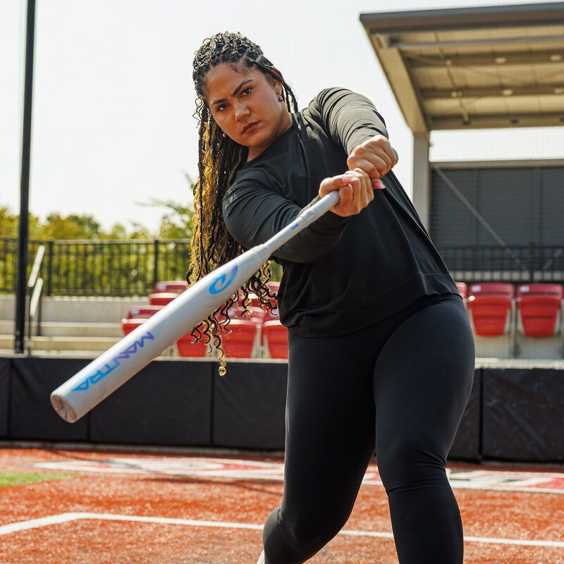 Jocelyn Alo swinging a Rawlings Mantra Reverse fastpitch softball bat loading=