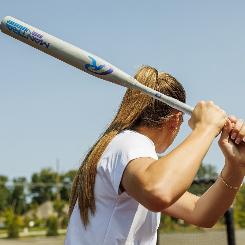 Picture of Kinzie Hansen batting with a Rawlings Mantra Reverse fastpitch softball bat loading=